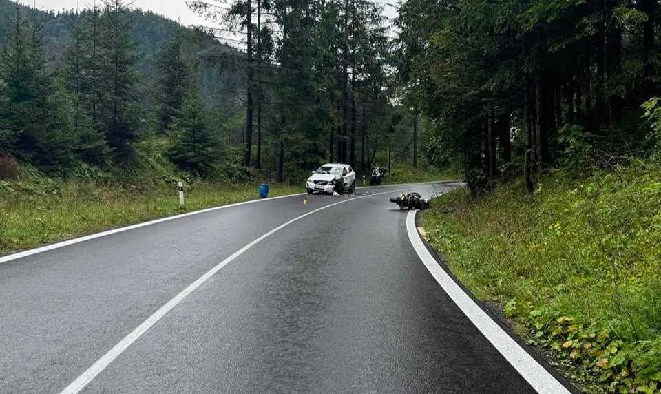 Pod Tatrami prišiel o život motorkár. K smrteľnej nehode došlo v zákrute