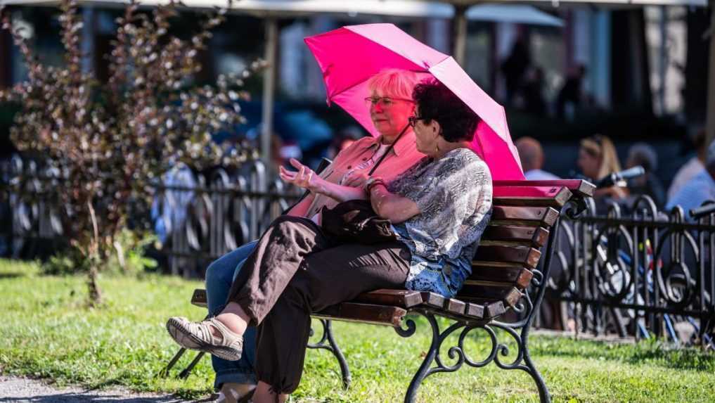 Ďalšia vlna horúčav naberá na sile. Pre niektoré okresy platia výstrahy druhého stupňa