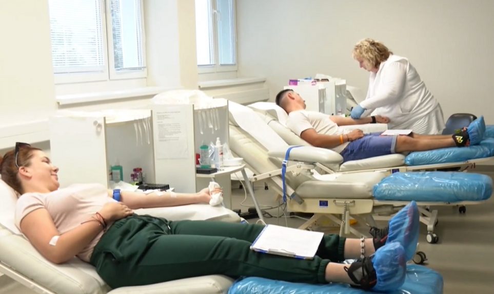 Ak uvažujete o darovaní krvi, urobte to ešte pred dovolenkou, odporúča Národná transfúzna služba