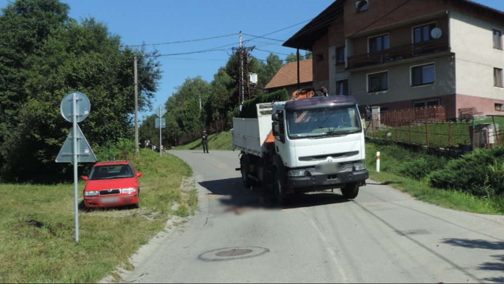 Tragická nehoda na Kysuciach: Chodec (†64) neprežil zrážku s nákladiakom