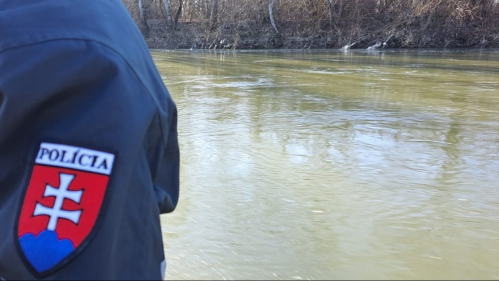 Nález mŕtveho muža (†57) v rieke na Záhorí polícia vyšetruje ako vraždu