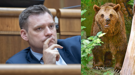 Zľava minister životného prostredia Tomáš Taraba a medveď hnedý.