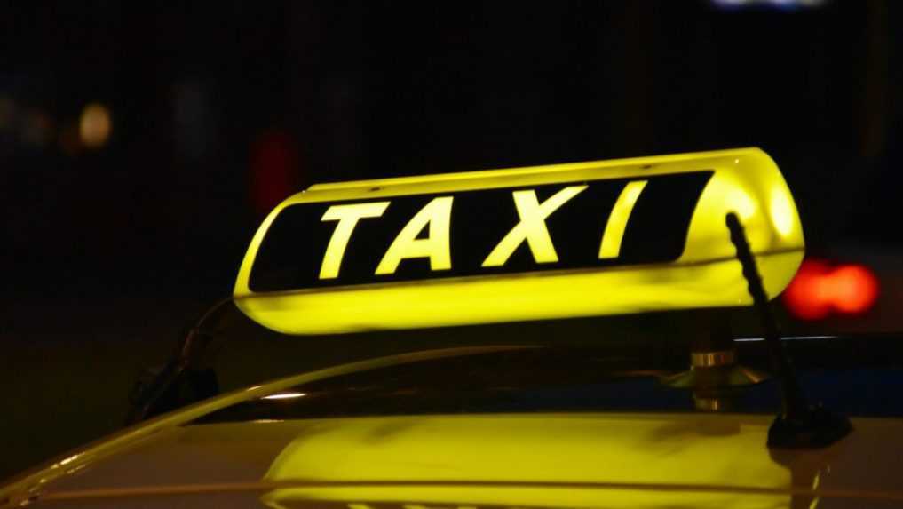 Taxikár vrážal autom do žien v centre Kolína nad Rýnom. S ťažkými zraneniami ležia v nemocnici