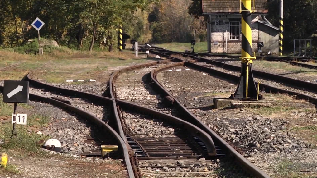 Českí rušňovodiči opäť kritizujú stav slovenských železníc, boja sa o bezpečnosť cestujúcich. ŽSR kritiku odmietajú