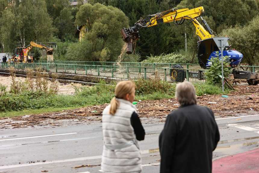 Extrémne počasie spôsobilo rozsiahle výpadky elektriny. Bez prúdu ostali na Slovensku tisíce domácností