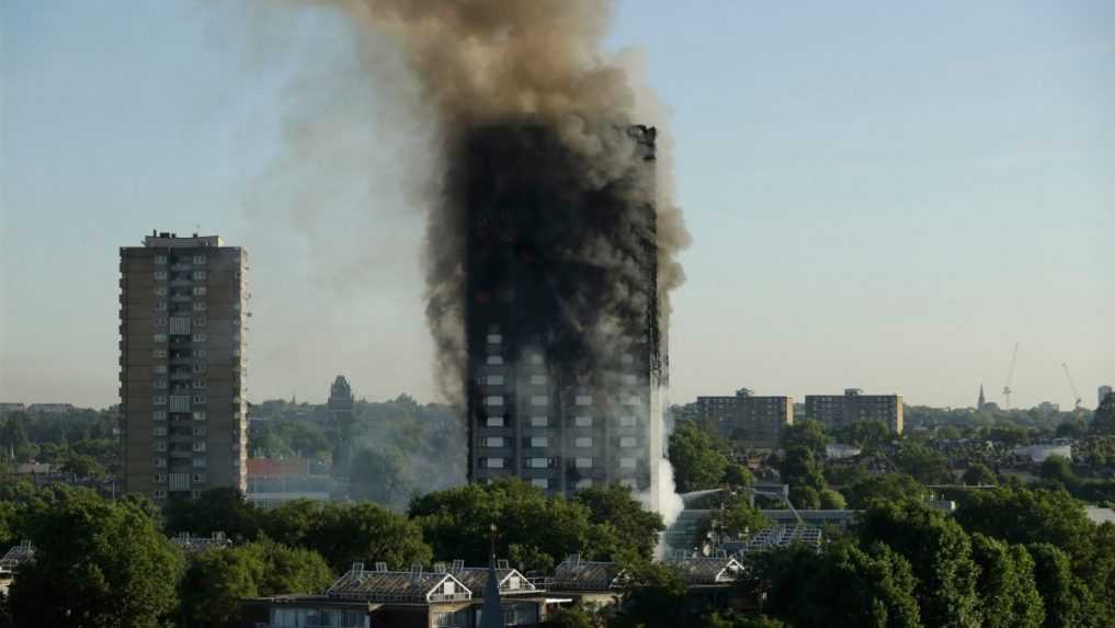 Po rokoch pomenovali zlyhania v kauze požiaru bytovky Grenfell Tower, ktorý zabil 72 ľudí. Všetkým úmrtiam sa dalo predísť