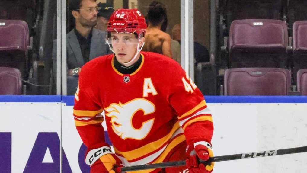 Honzek zrejme začne sezónu v NHL: Zranenie spoluhráča mu otvára dvere do prvého tímu Calgary