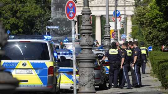 Na snímke policajný zásah po streľbe v Mníchove.