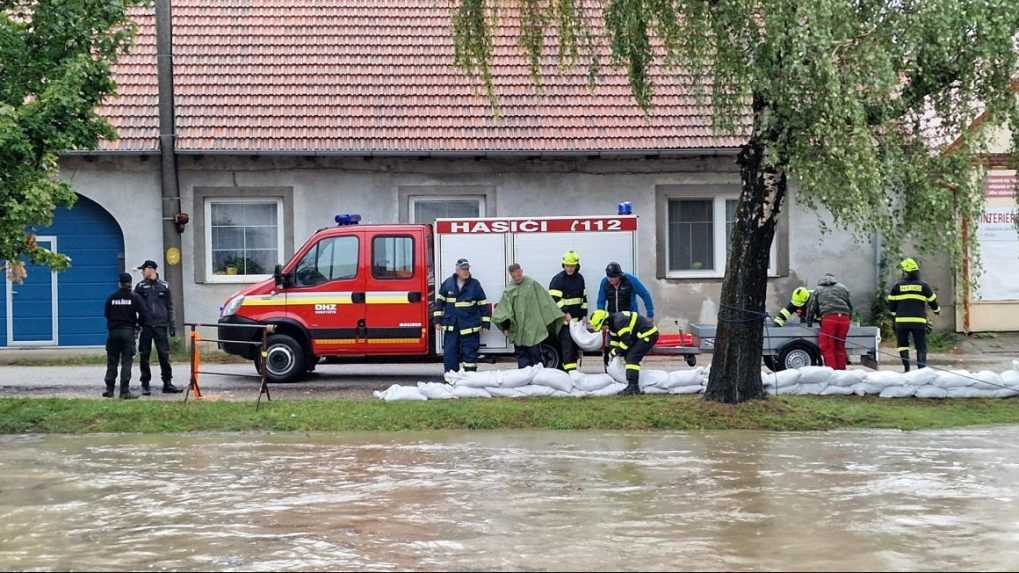 Z Kunovskej priehrady na Záhorí začali riadene vypúšťať vodu. Situácia v neďalekej obci je vážna