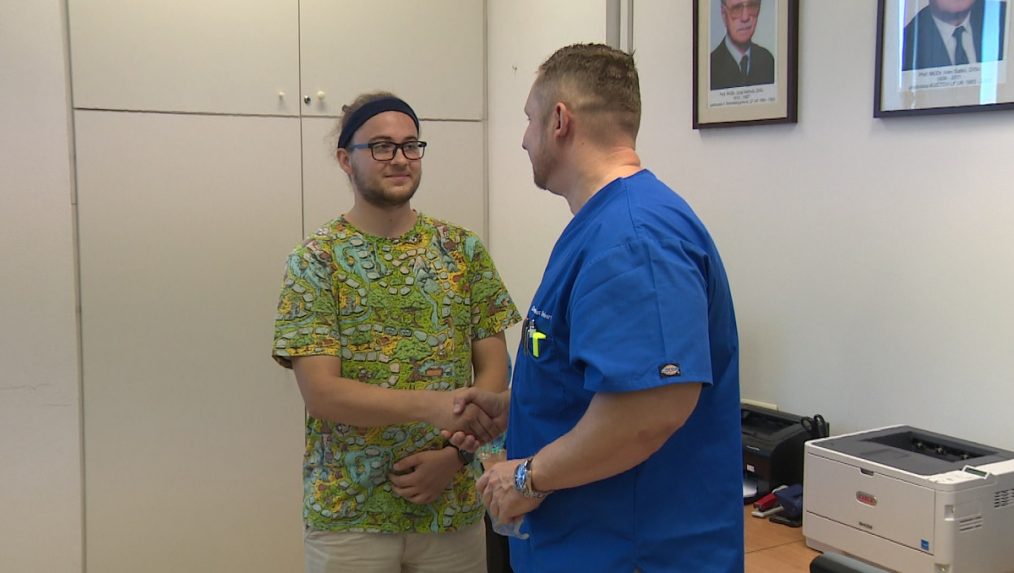 Lekárom z Bratislavy sa podarila jedinečná operácia, mladému pacientovi pomohli opäť žiť naplno
