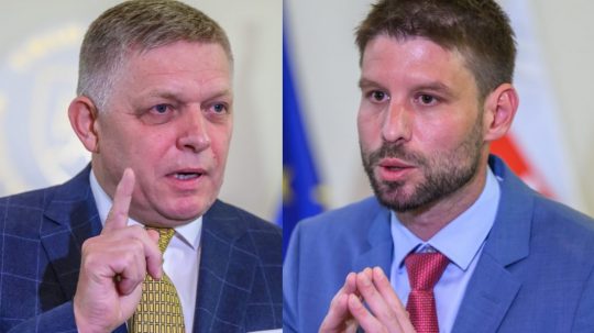 Zľava predseda vlády SR Robert Fico (Smer-SD) a podpredseda NR SR Michal Šimečka (PS).