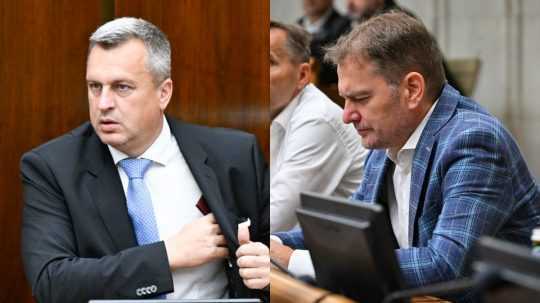 Na snímke zľava predseda SNS Andrej Danko a šéf hnutia Slovensko Igor Matovič.