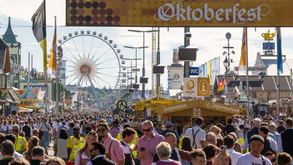 Blíži sa legendárny festival Oktoberfest v Mníchove. Návštevníci sa musia pripraviť na novinky pred vstupom