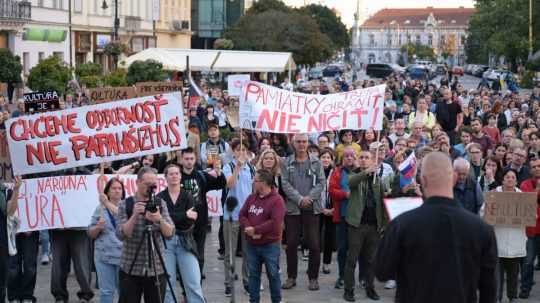 Snímka z celoslovenského občianskeho protestu na podporu Kultúrneho štrajku.