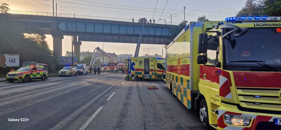 PolicajnÃƒÂ½ zÃƒÂ¡sah na premostenÃƒÂ­ v Prahe.