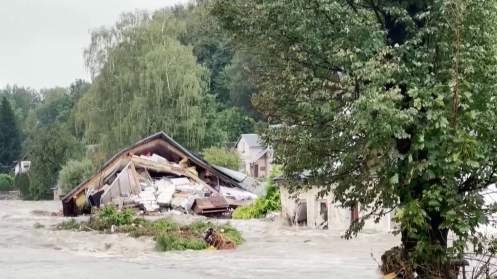 V Česku si povodne vyžiadali už tri obete, viacero ľudí je nezvestných