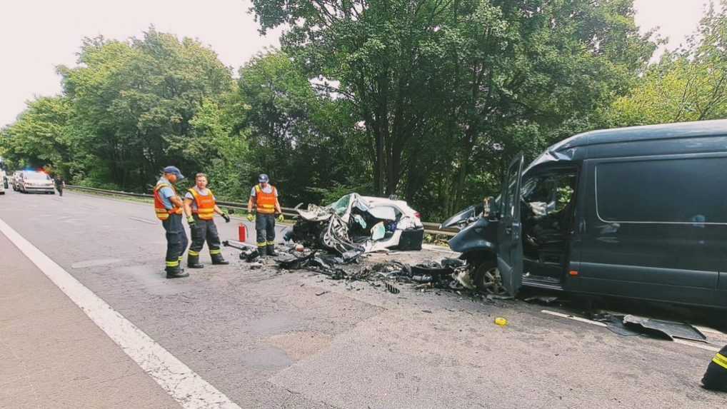 Tragická nehoda dvoch áut na strednom Slovensku: Čelnú zrážku neprežil jeden z vodičov