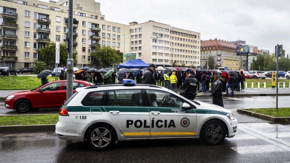 Nespokojní policajti opäť protestovali pred rezortom vnútra, žiadajú lepšie pracovné podmienky