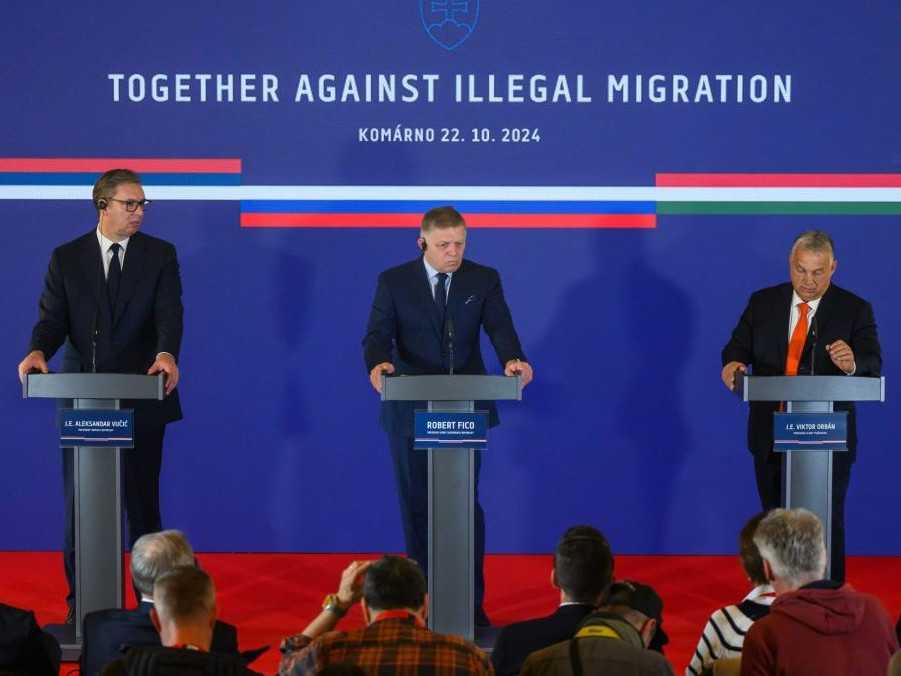 R. Fico po rokovaní v Komárne: EÚ nepotrebuje redistribúciu migrantov, ale ochranu vonkajších hraníc