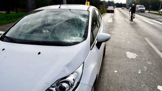 Na snímke auto po nehode.