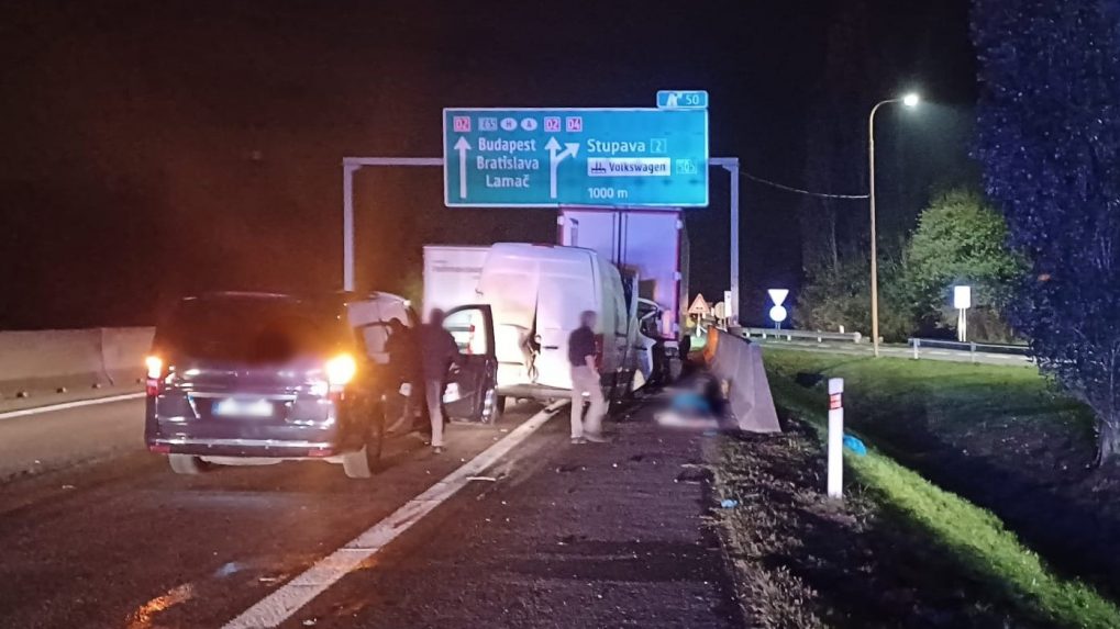 Nočná zrážka dodávky a kamióna na D2 sa skončila tragicky: Pri Stupave zahynul muž