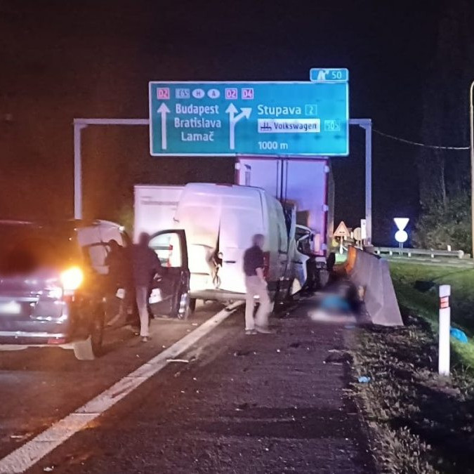 Nočná zrážka dodávky a kamióna na D2 sa skončila tragicky: Pri Stupave zahynul muž