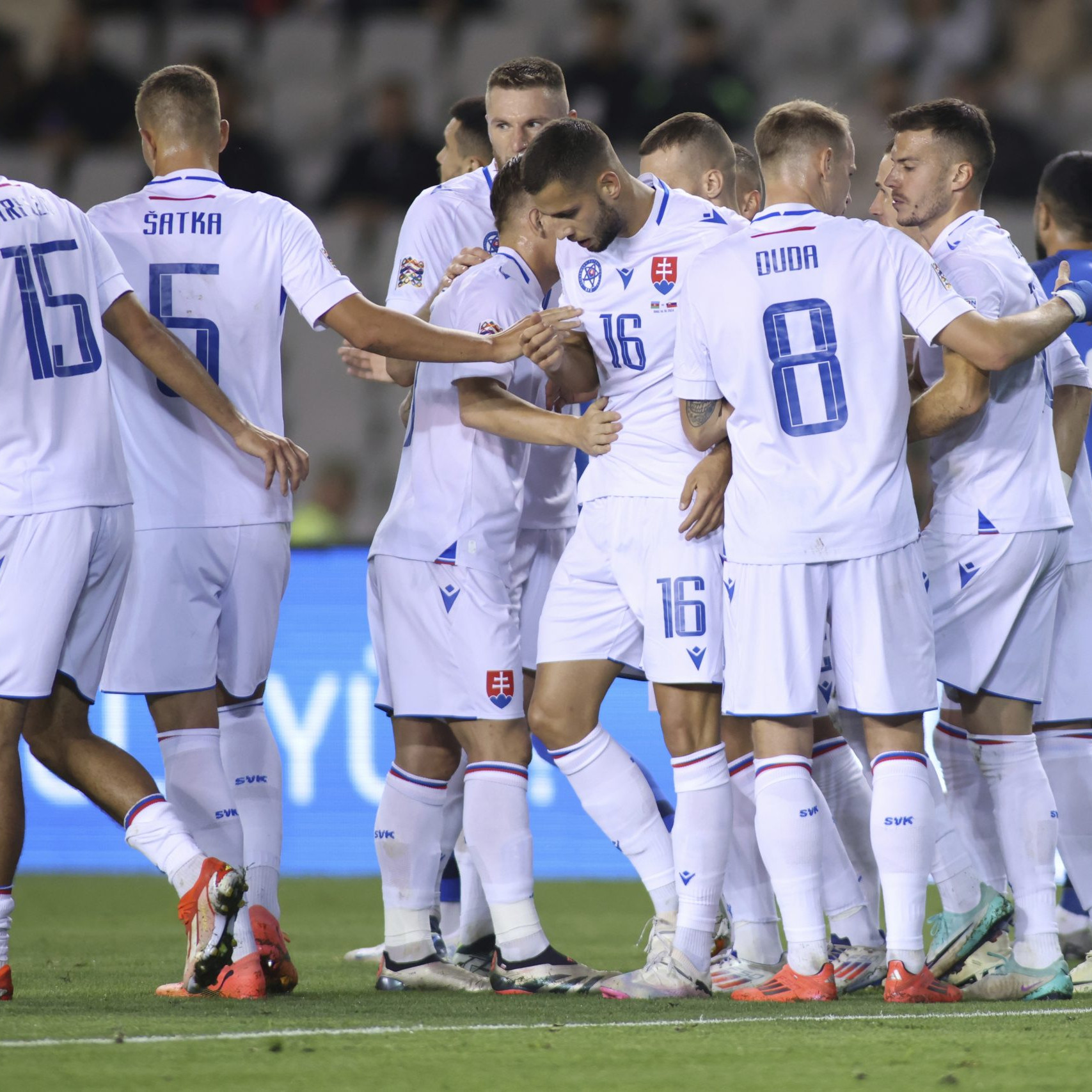 VIDEO: Vlastný gól aj červená karta. Slováci splnili cieľ, zdolali Azerbajdžan a v Lige národov ostávajú bez prehry