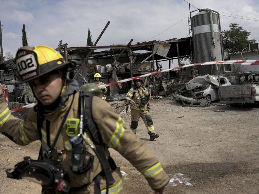 K raketovému útoku na Tel Aviv sa prihlásilo ozbrojené krídlo Hamasu. Pri útoku sa zranili dve ženy