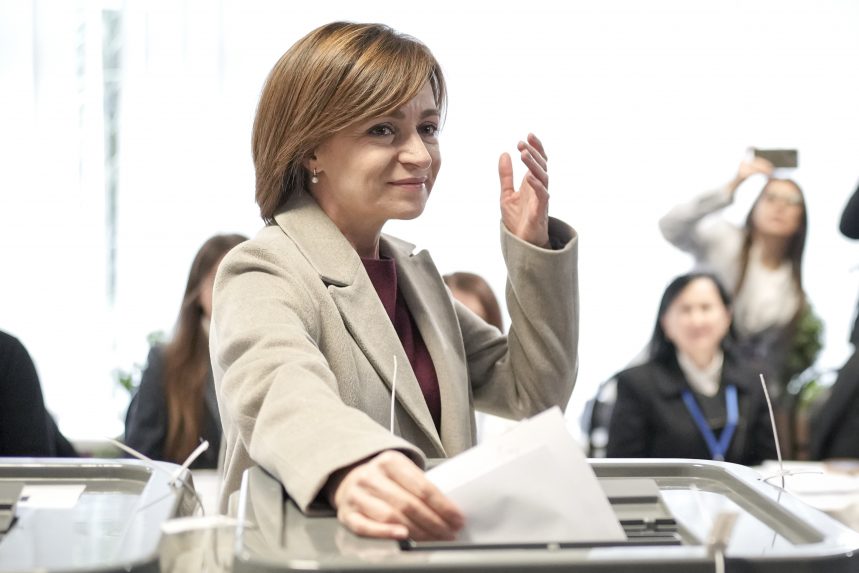 Referendum v Moldavsku o vstupe do EÚ bolo mimoriadne tesné, rozhodli posledné hlasy