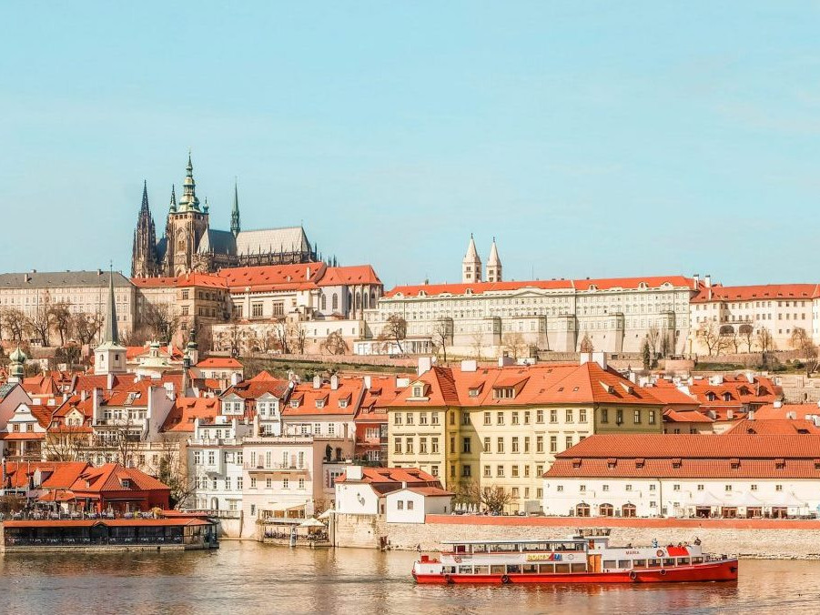 Nočný život v Prahe znepríjemňovali organizované záťahy po podnikoch. Mesto vydalo zákaz