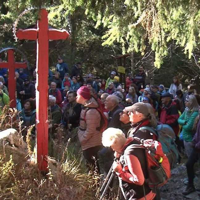 Vo Vysokých Tatrách na symbolickom cintoríne spomínali na obete hôr. Tento rok tam prišlo o život 15 ľudí