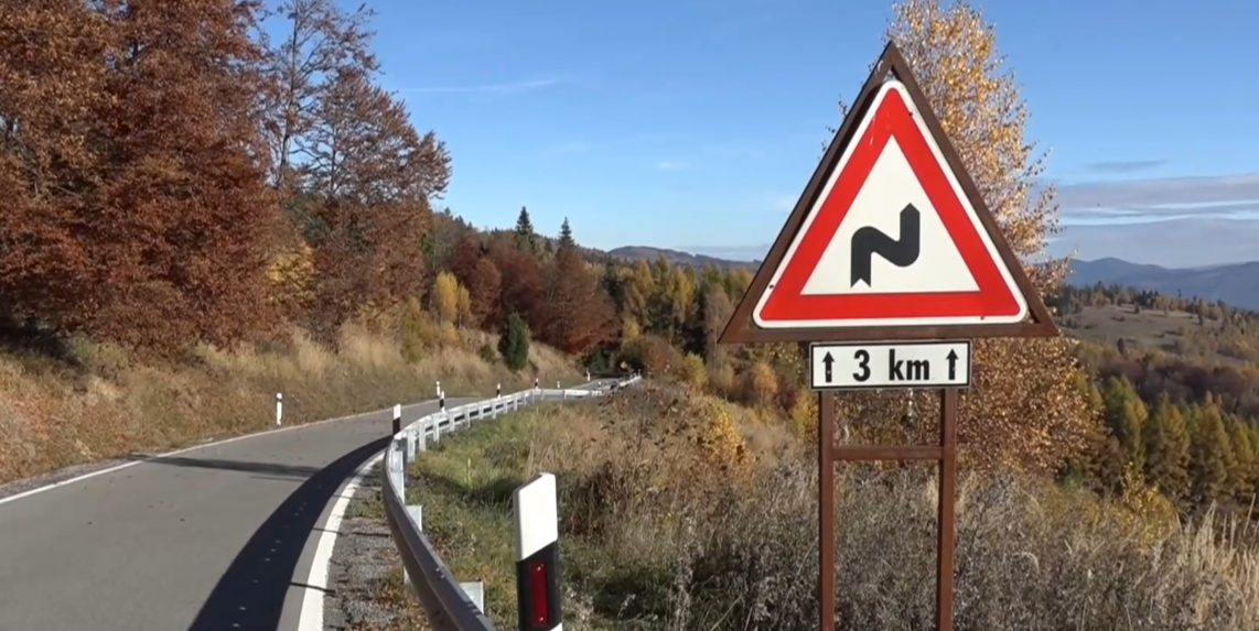 Dôležitú cestu medzi Gemerom a Spišom na zimu opäť zatvoria. Nekonečný príbeh sa predlžuje, hovorí starosta Smolníka