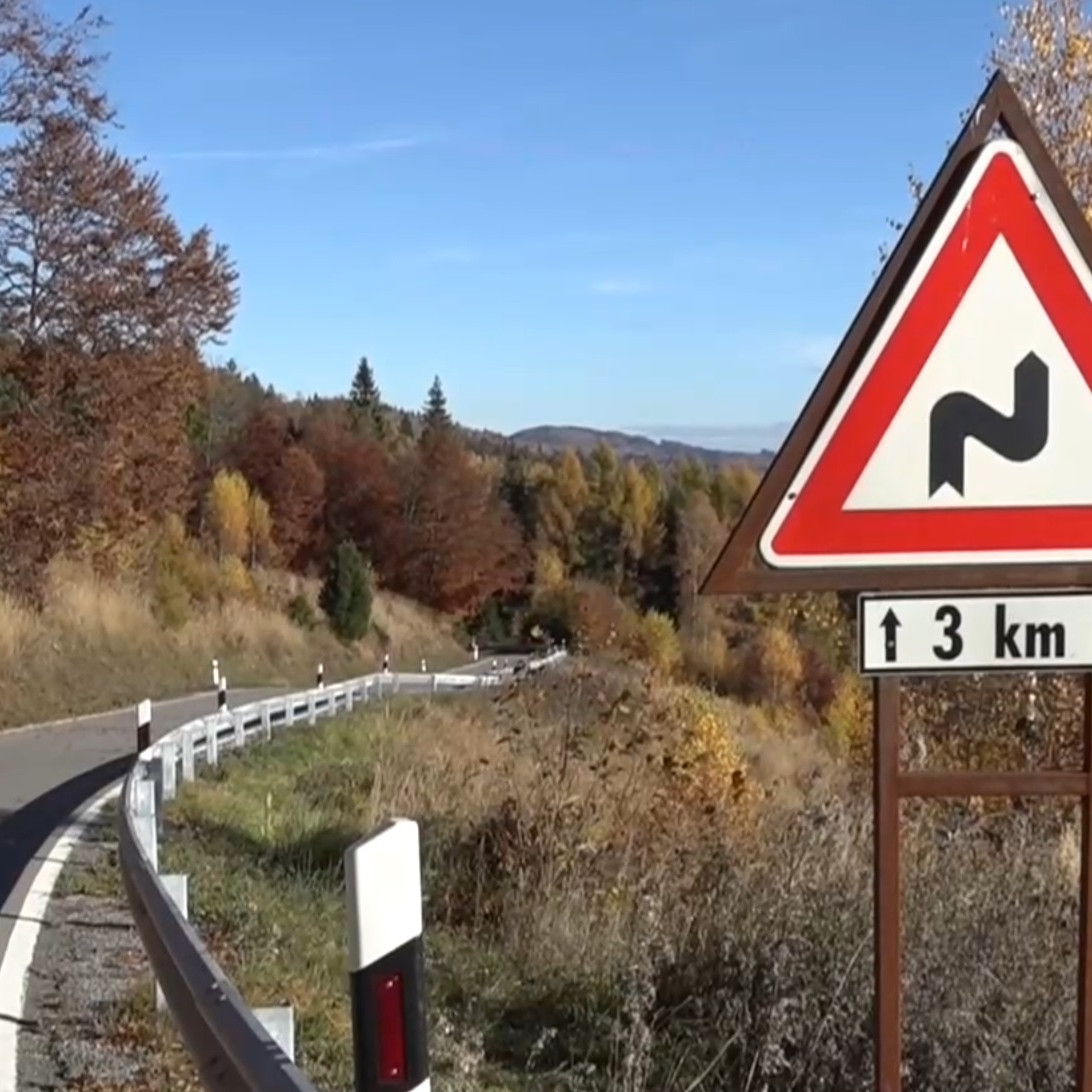 Dôležitú cestu medzi Gemerom a Spišom na zimu opäť zatvoria. Nekonečný príbeh sa predlžuje, hovorí starosta Smolníka