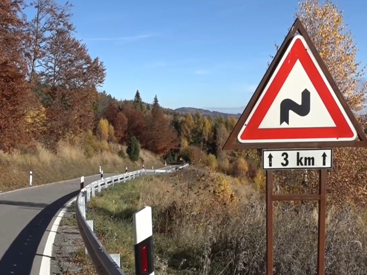 Dôležitú cestu medzi Gemerom a Spišom na zimu opäť zatvoria. Nekonečný príbeh sa predlžuje, hovorí starosta Smolníka