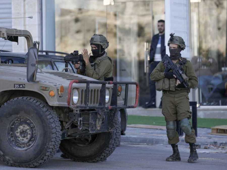 Izrael zaútočil na utečenecký tábor v Palestíne, zomrelo najmenej 14 ľudí