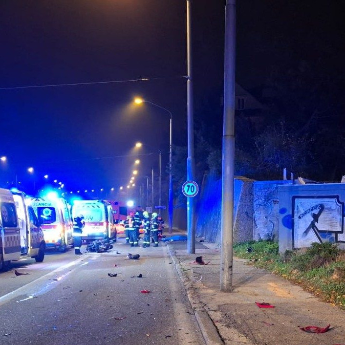 Dve dopravné nehody, dvaja mŕtvi motorkári. Pri jednej z nich mal zomrieť zakladateľ známeho mäsokombinátu