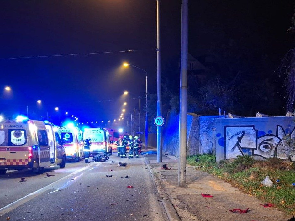 Dve dopravné nehody, dvaja mŕtvi motorkári. Pri jednej z nich mal zomrieť zakladateľ známeho mäsokombinátu