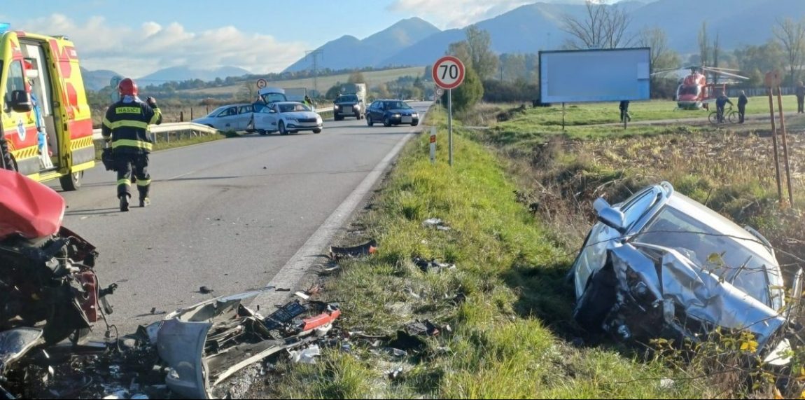 Vážna dopravná nehoda troch áut pri Žiline si vyžiadala život spolujazdkyne