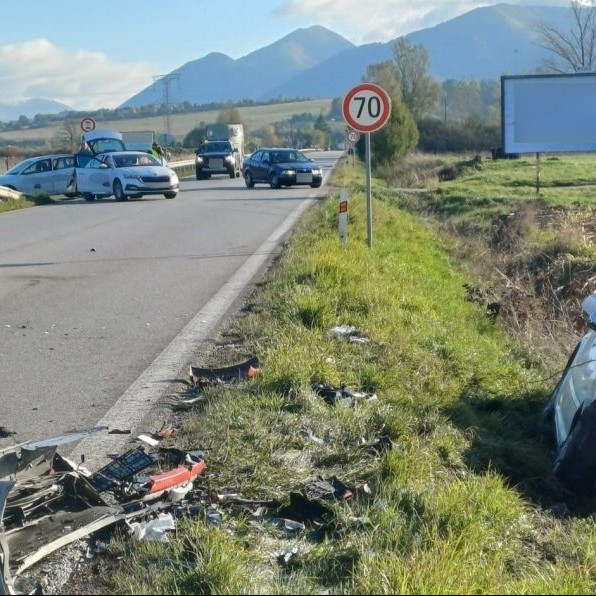 Vážna dopravná nehoda troch áut pri Žiline si vyžiadala život spolujazdkyne