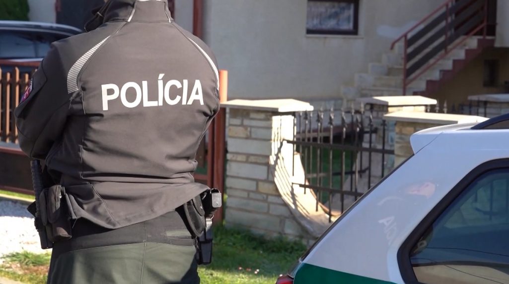 Na umeleckej škole v Trenčíne zasahovali policajti. Žiak (18) sa mal vyhrážať, že vystrieľa spolužiakov