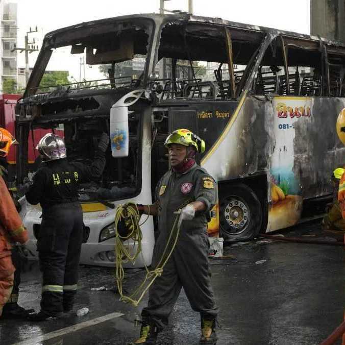 V Bangkoku zhorel školský autobus, ktorý prevážal školákov na výlet. O život prišlo 23 detí