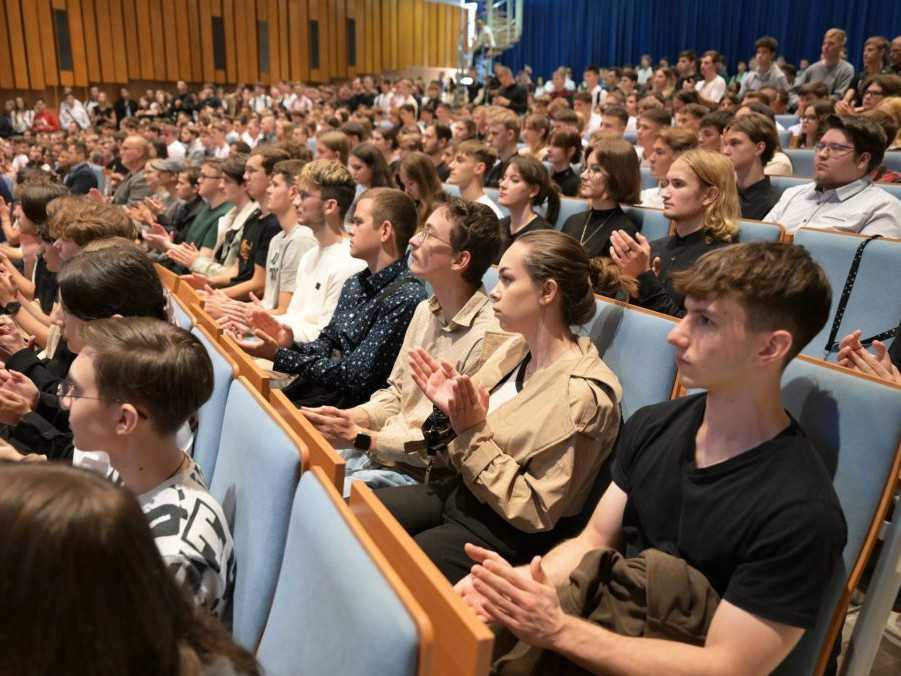 Slovenskí vysokoškoláci hľadajú vzdelanie za hranicami: Až 42 percent z nich chce doštudovať druhý stupeň v zahraničí