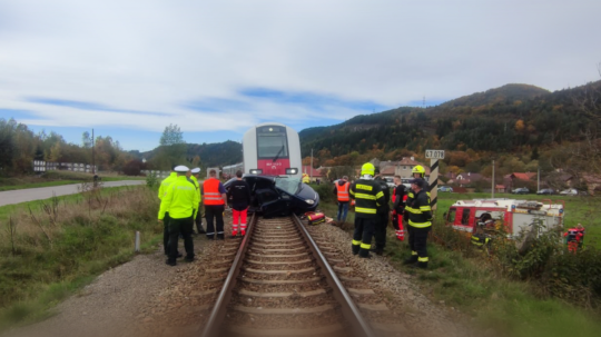 Dopravná nehoda osobného auta s vlakom.