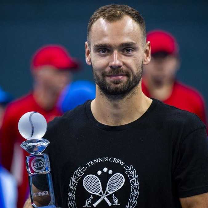 Turnajom prešiel ako nôž maslom: Rus Safjullin potvrdil pozíciu  jednotky a ovládol Slovak Open