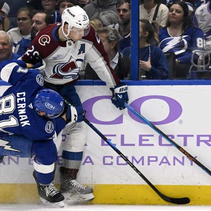 NHL: Erik Černák prispel asistenciou k vysokému triumfu Tampy nad Coloradom