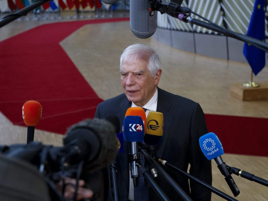 Šéf diplomacie EÚ Borrell dúfa, že štáty EÚ povolia Ukrajine strieľať svoje rakety do Ruska