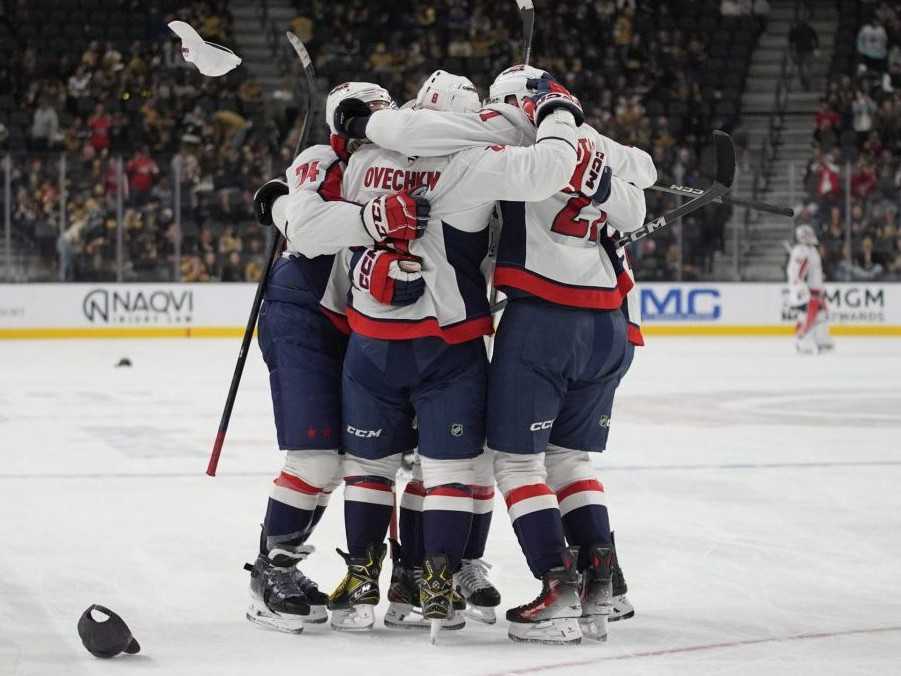 NHL: Capitals zvíťazili na ľade Vegas po šiestich rokoch. Pri Ovečkinovom hetriku asistoval aj Fehérváry