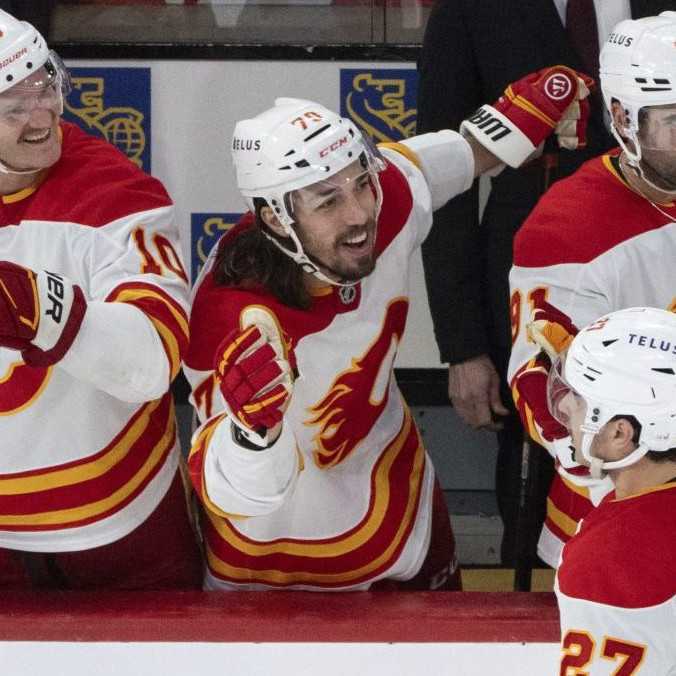 NHL: Pospíšil si vytvoril osobný negatívny rekord. Jeho Calgary vyšlo víťazne zo súboja so Slafkovského Montrealom