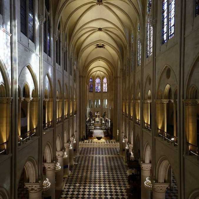 FOTO: Prvé zábery obnovenej katedrály Notre-Dame po požiari. Pozrieť si ju bol prezident Macron s manželkou