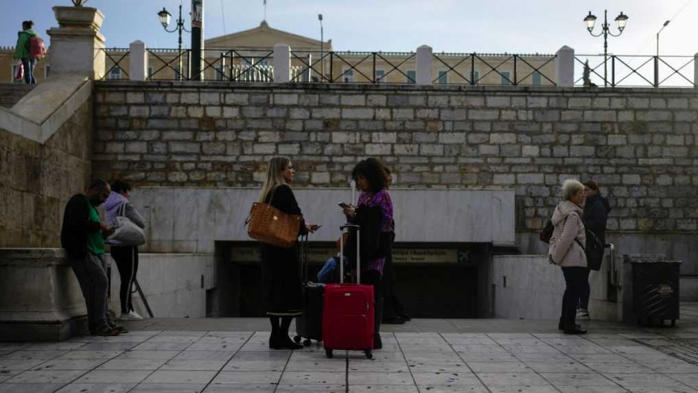 Pre generÃƒÂ¡lny Ã…Â¡trajk pozastavili aj autobusovÃƒÂº a Ã…Â¾elezniÃ„ÂnÃƒÂº dopravu.